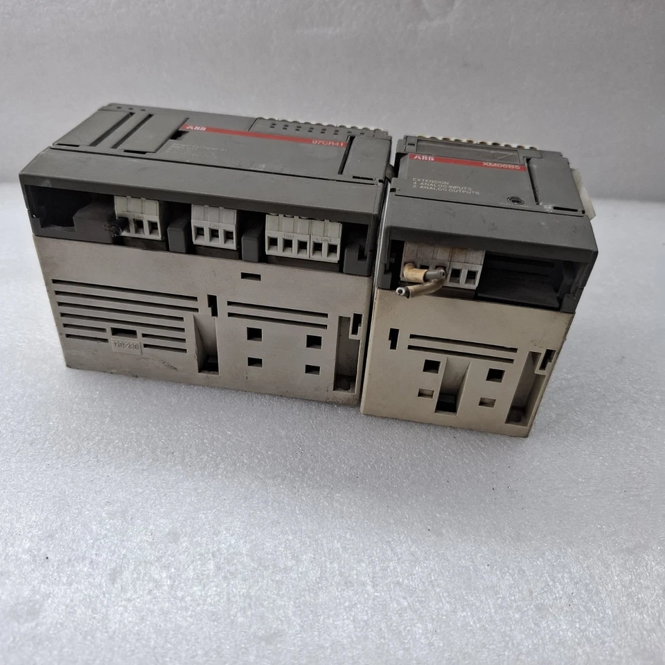 ABB 07CR41 AC31 PLC WITH XM06B5 ANALOG INPUT/OUTPUT MODULE (USED WORKING)